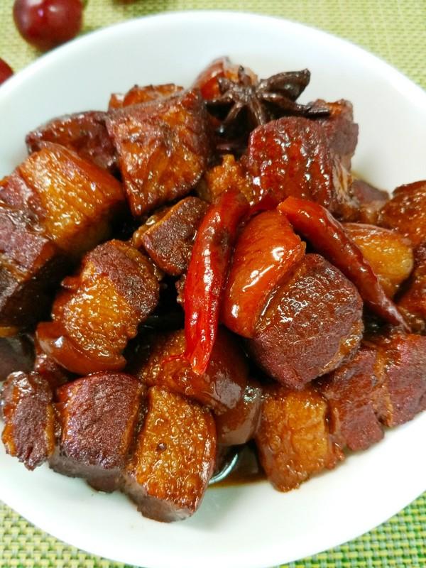 做紅燒肉時，焯水還是不焯水，很多人不清楚，難怪吃起來又膩又柴
