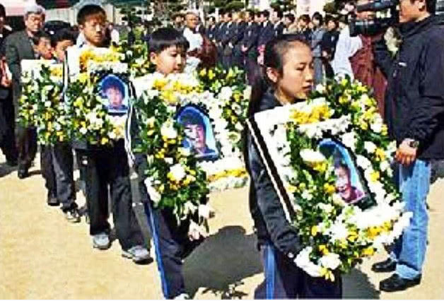 五個小孩子貪玩進入射擊場，之後再也沒有出來，十年後發現殘骸！