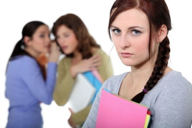 她真心把妳當朋友嗎？13個一眼看出「假閨蜜」的招數 　#12當她「稱讚妳漂亮」請小心