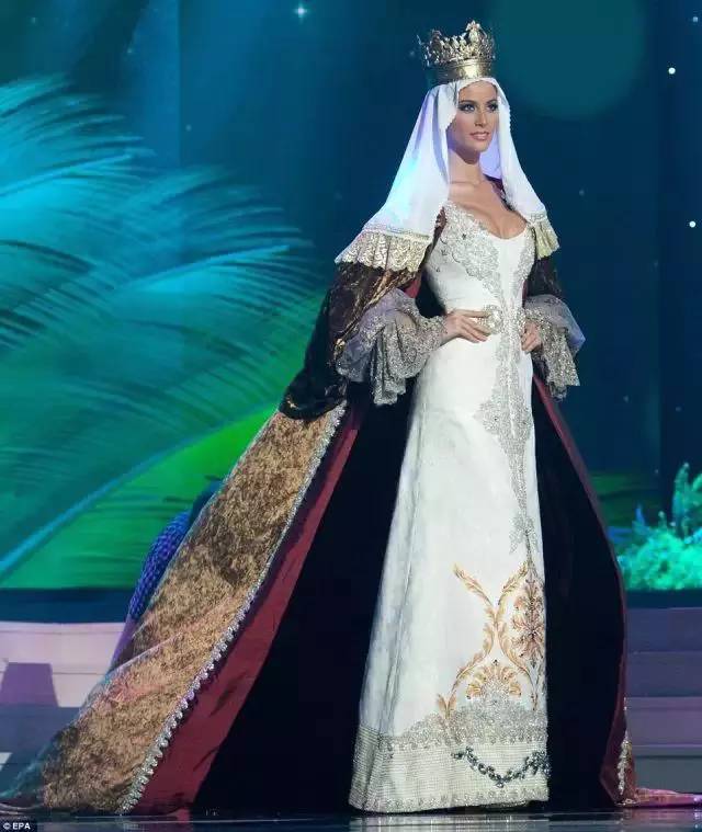25位環球小姐被要求穿出 「自己國家特色的衣服」， 亮點在最後一位：韓國小姐！