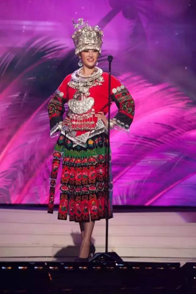 25位環球小姐被要求穿出 「自己國家特色的衣服」， 亮點在最後一位：韓國小姐！