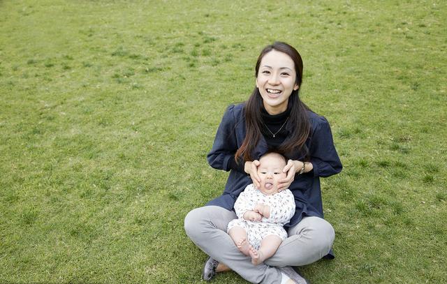 離婚後帶女兒在哥家住，外出面試很晚才到家，打開燈我百感交集