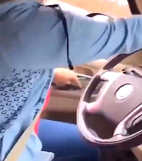 14歲兒趁母不在開BMW載女友出外吹吹風，母急飛車尋子，找到後現場「家法伺候」，網讚爆！
