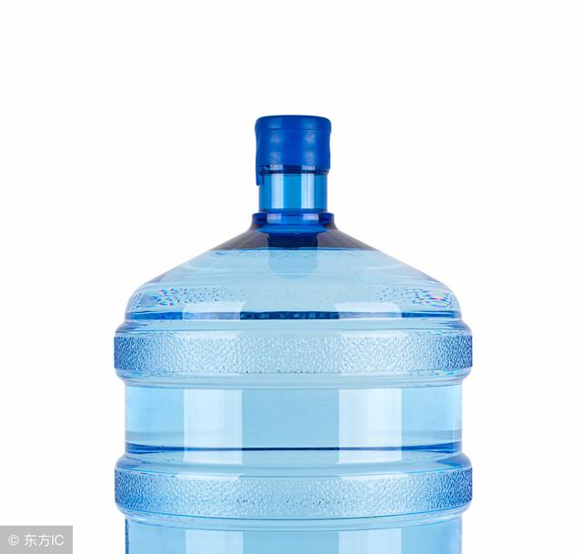 燒開的自來水、10元的桶裝水、3元瓶裝礦泉水，長期喝哪種好？