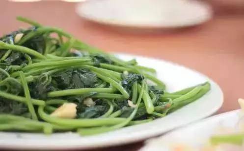 番薯葉能保護血管、清潔腸道、防貧血，改善便秘！但是不能這樣吃，趕快告訴家人~