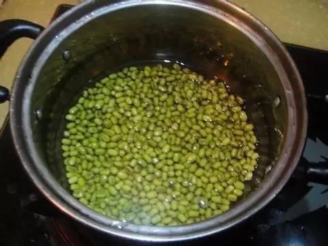 炒菜到底要不要加水？30年老廚師告訴你這裡面的秘訣，值得收藏！