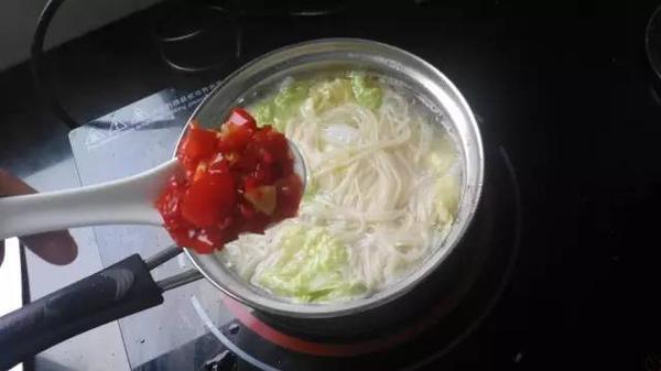 炒菜到底要不要加水？30年老廚師告訴你這裡面的秘訣，值得收藏！