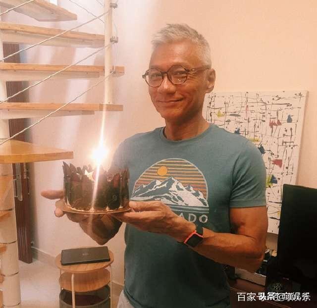 曾是劉嘉玲初戀，還被譽為「香港第一美男」，如今58歲像70歲老頭...