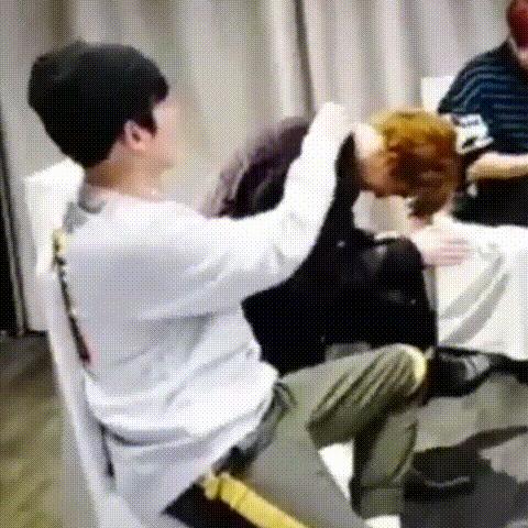 [EXO][新聞]181116 Tempo二連獎杯佔領推特熱搜第一！EXO榮耀的一位合照公開