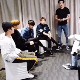 [EXO][新聞]181116 Tempo二連獎杯佔領推特熱搜第一！EXO榮耀的一位合照公開