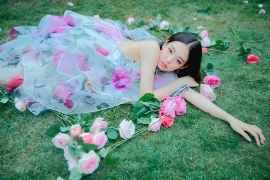 看似CL李彩琳公開挑釁Jennie，其實她針對的是公司YG！