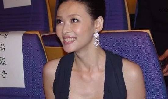 43歲蕭淑慎直播落淚吐心聲，被小15歲老公嫌棄，網友聽到很心酸！
