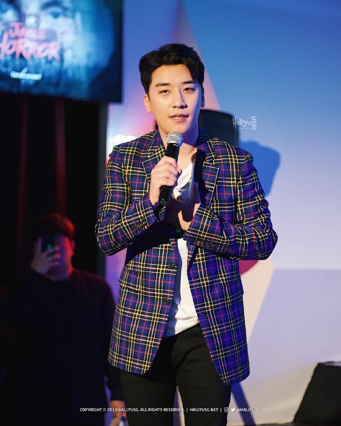 [BigBang][新聞]181115 今天是VR創意總監勝利！親身體驗VR卻發出一聲熊貓叫