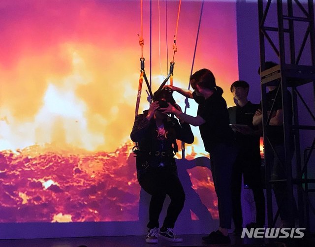 [BigBang][新聞]181115 今天是VR創意總監勝利！親身體驗VR卻發出一聲熊貓叫