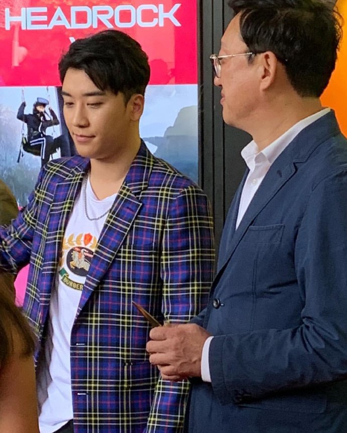 [BigBang][新聞]181115 今天是VR創意總監勝利！親身體驗VR卻發出一聲熊貓叫
