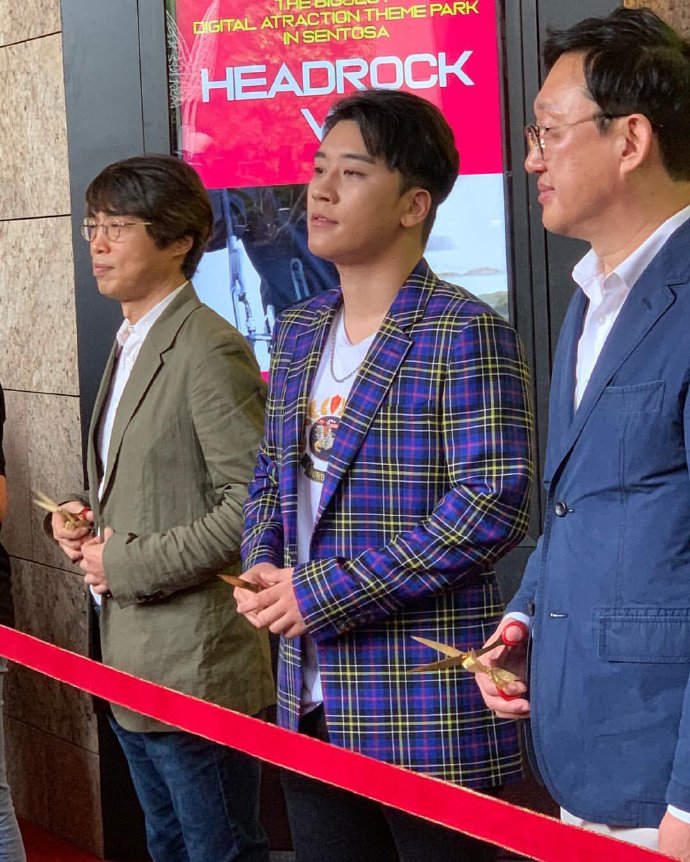 [BigBang][新聞]181115 今天是VR創意總監勝利！親身體驗VR卻發出一聲熊貓叫