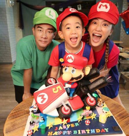狠遭鐵鍊鎖腿！陳小春曝窮困童年 悔：3000元賣掉弟弟