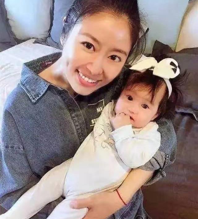林心如2歲女兒美的過分，完全繼承爸媽優點，是個大眼「睫毛精」