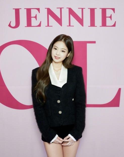 Jennie單曲成績爆表，粉絲與前輩互掐，TWICE再摘1位實力奪冠！