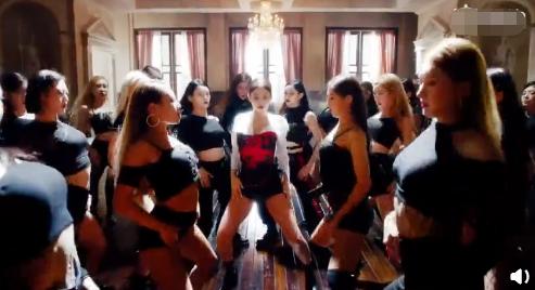 Jennie單曲成績爆表，粉絲與前輩互掐，TWICE再摘1位實力奪冠！