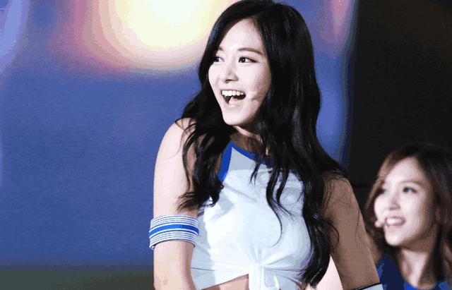 TWICE組合的周子瑜，天生的偶像卻沒放棄努力，越來越厲害