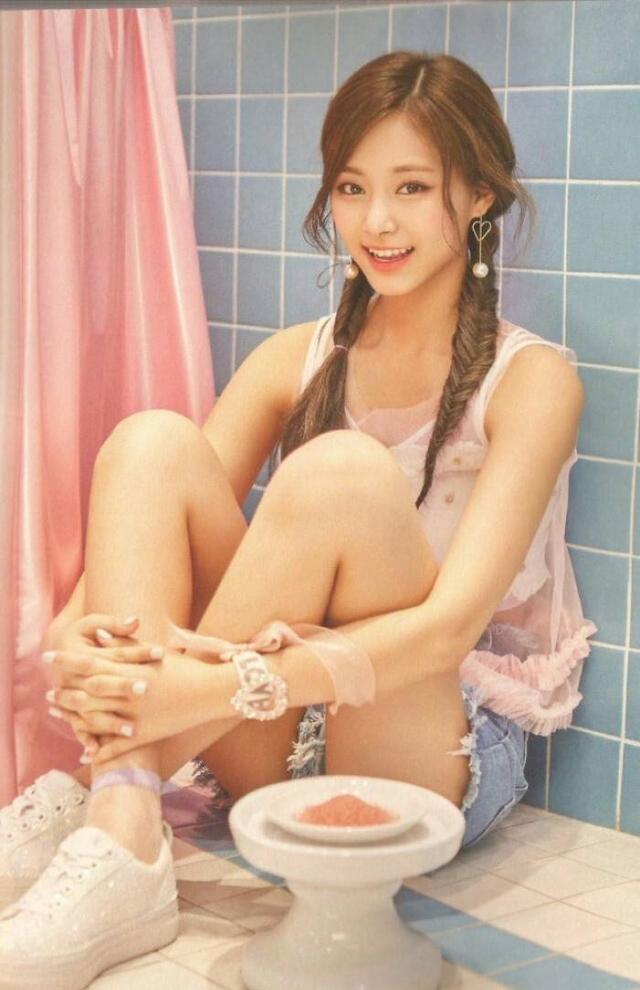 TWICE同時登頂7個韓國音樂排行榜，MV點擊率破5700萬