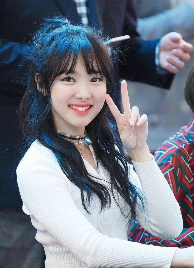 TWICE同時登頂7個韓國音樂排行榜，MV點擊率破5700萬