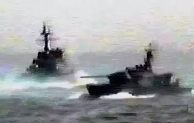 最真實殘酷的海戰電影，朝鮮T34坦克艇VS韓軍艦的場面太震撼了！