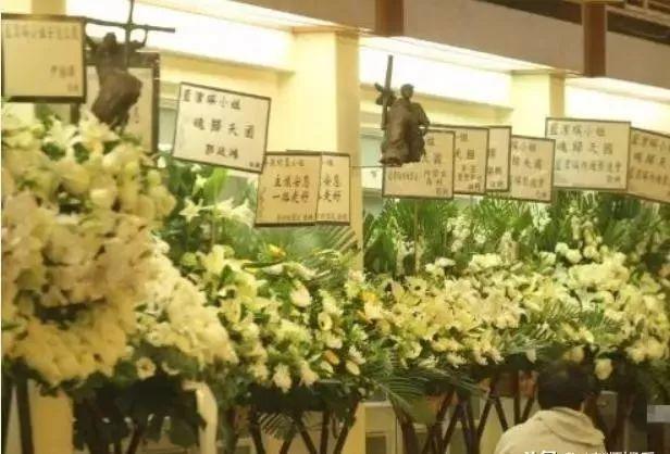 藍潔瑛追悼會張曼玉送行！陳美琪淚灑現場！藍潔瑛恩人竟是邱淑貞!