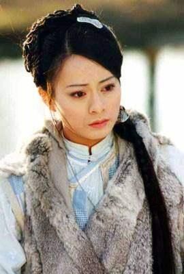 她當年拒演小燕子成就趙薇，如今已拍戲二十年，觀眾卻不知她是誰！