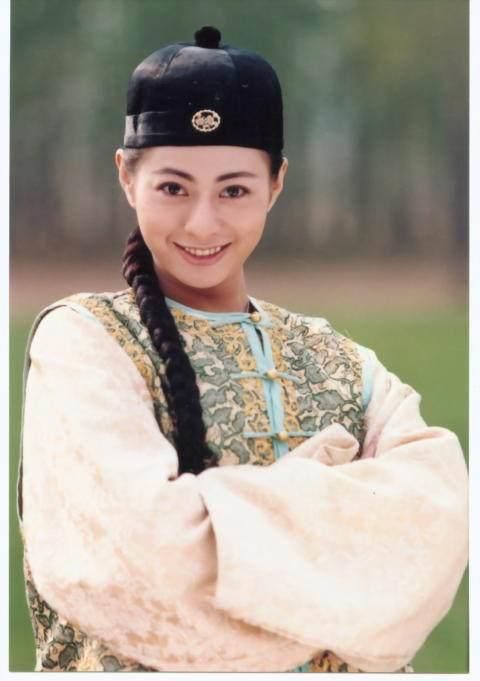 她當年拒演小燕子成就趙薇，如今已拍戲二十年，觀眾卻不知她是誰！