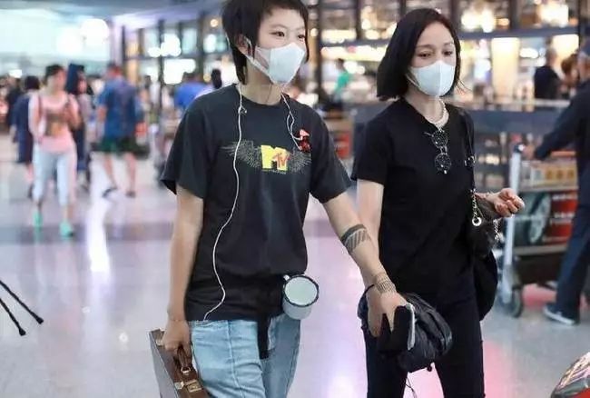 竇靖童周迅互相見家長惹爭議，關係太複雜，王菲：幸福就好！