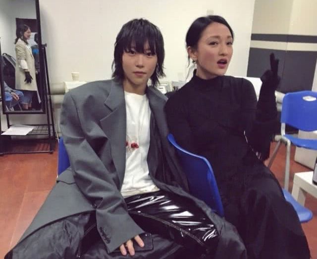 竇靖童周迅互相見家長惹爭議，關係太複雜，王菲：幸福就好！