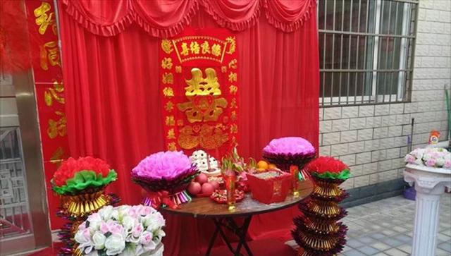 前夫去世，俺帶著女兒改嫁，婚後第二年看望婆婆，打開門俺蒙了