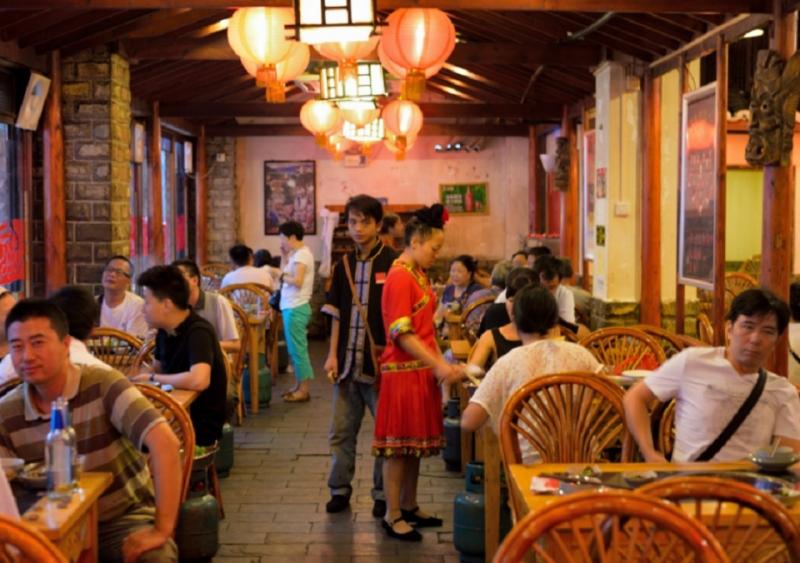 嫂子嫁過來沒給彩禮，我結婚她卻給五萬做嫁妝，哥哥一句話我哭了