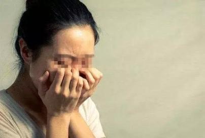 我結婚沒要婆婆一分彩禮，我媽生病婆婆給我張卡，看到餘額愣了