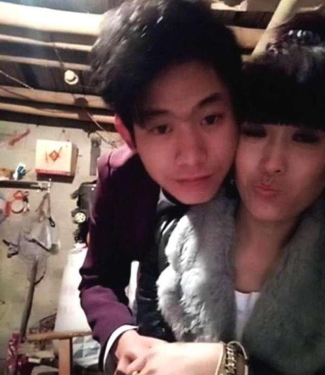 22歲小伙愛上49歲大姐，相愛一年，婚後生活讓大姐受不了！