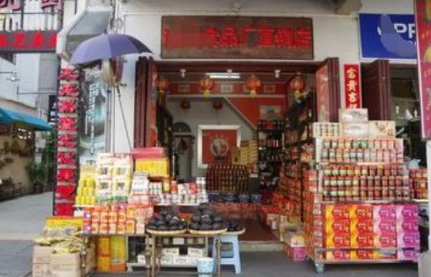 丈夫半夜想抽菸，她好心去超市買煙，超市店員一句話，含淚離婚