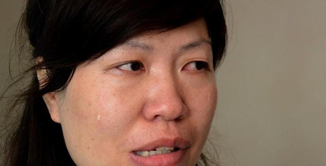 瞞著妻子給前妻買套房，妻子住院我賣房湊錢，醫生拿出遺書俺淚目