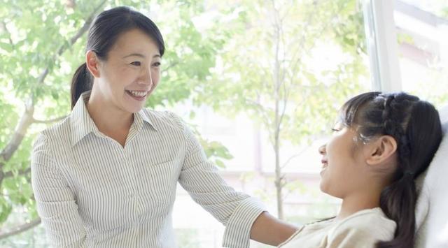 瞞著妻子給前妻買套房，妻子住院我賣房湊錢，醫生拿出遺書俺淚目