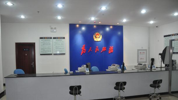 岳母車禍，女婿路過卻假裝不認識，岳母康復後，含淚送他一套房