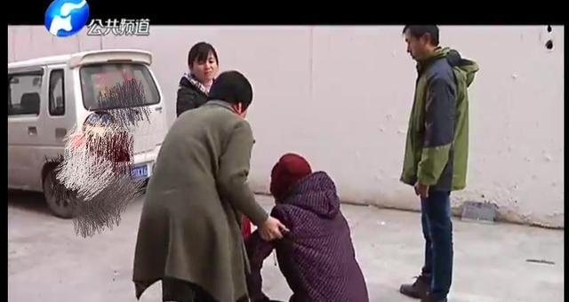 兒媳常住娘家不回，婆婆下跪道歉，兒媳結婚6年等於守6年活寡