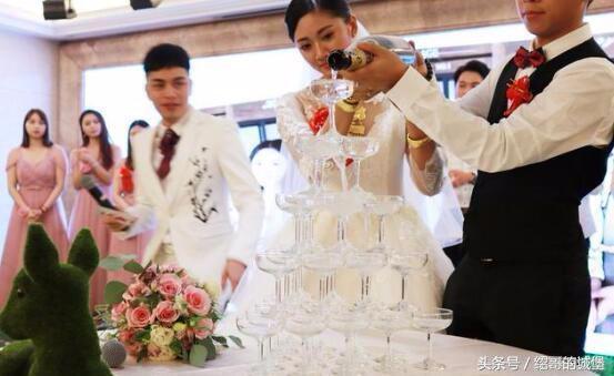 小姑子結婚，我送800紅包，婚宴上聽到對話，我決定和丈夫離婚