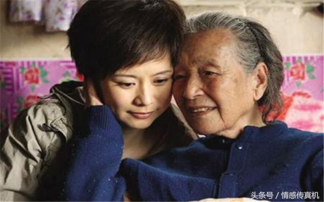兒媳婦打工回家陪婆婆，回城後，婆婆打開衣櫃，頓時愣在了原地