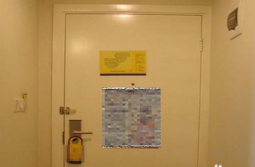 女子出差住酒店，男服務員非說她點了餐，警察來了以後才知道服務員救了她