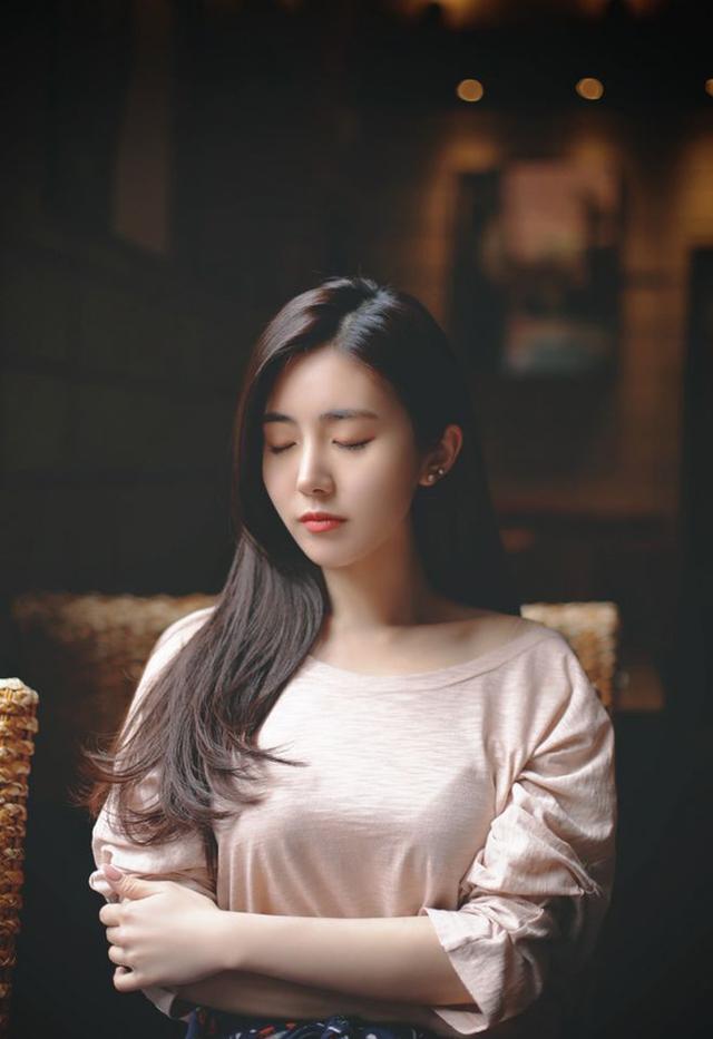 我生了一個女兒，婆婆拿5萬塊錢來看我，我卻沒讓她們進門
