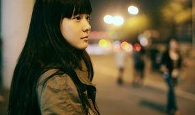 我生病住院婆婆照顧7天7夜，出院後5歲女兒說句話，我笑著提離婚