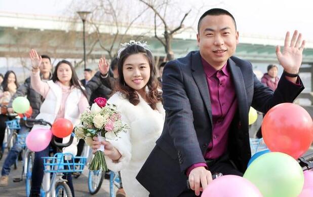 我月入兩萬, 每月給婆婆一千, 一天婆婆送來豆角, 打開衣櫃我落淚