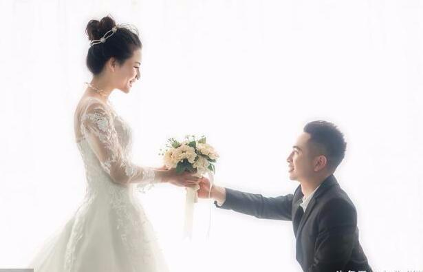 結婚給岳母2萬彩禮，結婚三年商量買房，聽到對話，我如墜冰窖