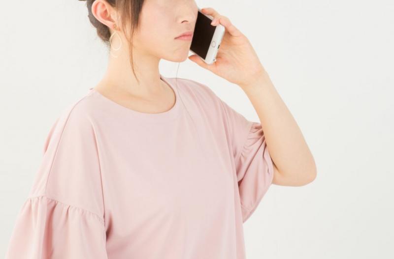 女生報警叫「炸醬麵外送」？警員聽得一頭霧水...沒想到最後竟爆出「驚人真相」！網友讚：太機智了！ 